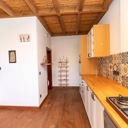 1 Bedroom Private Duplex House With A View - *